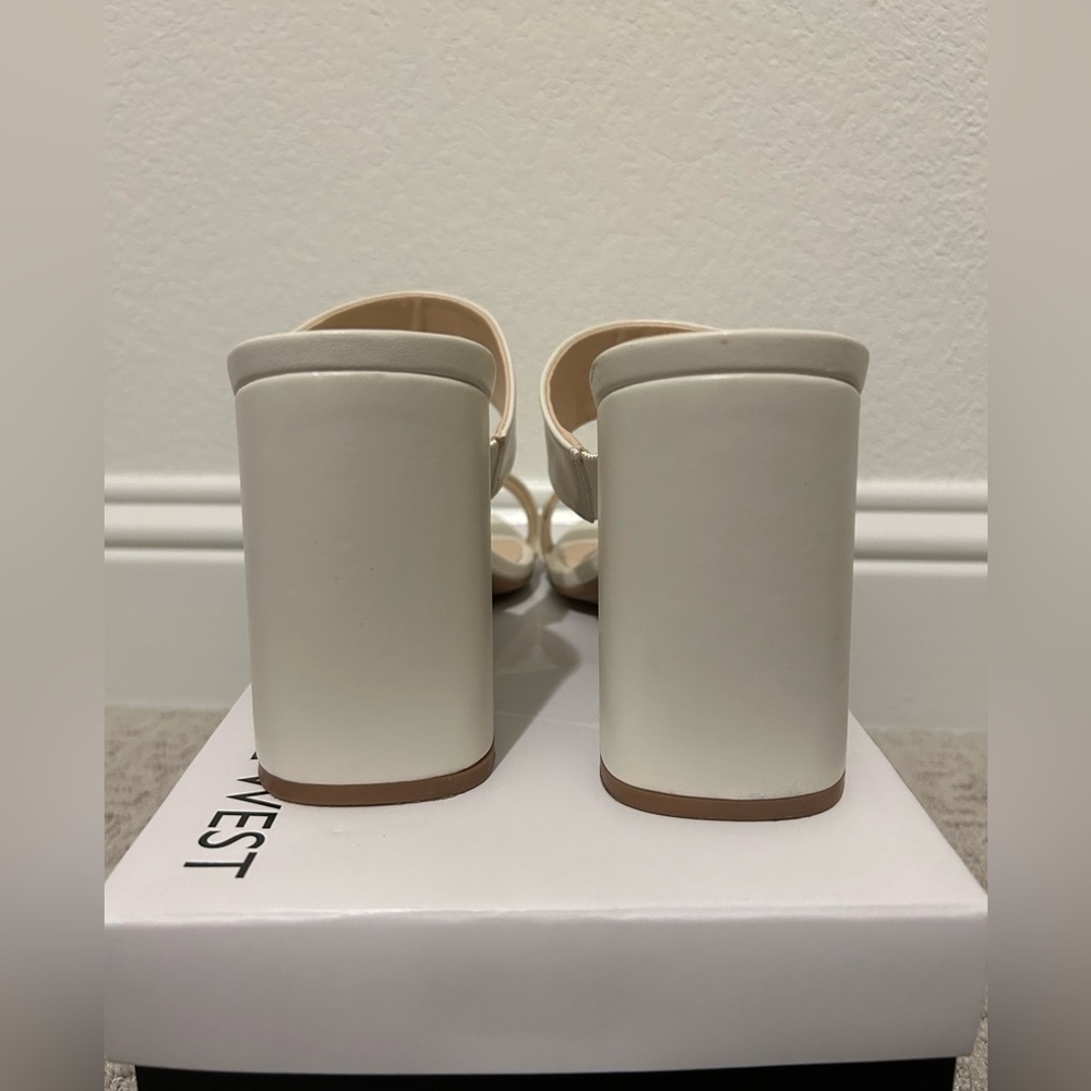 Nine West ivory double band slide heal. Size 11 - Picture 2 of 8